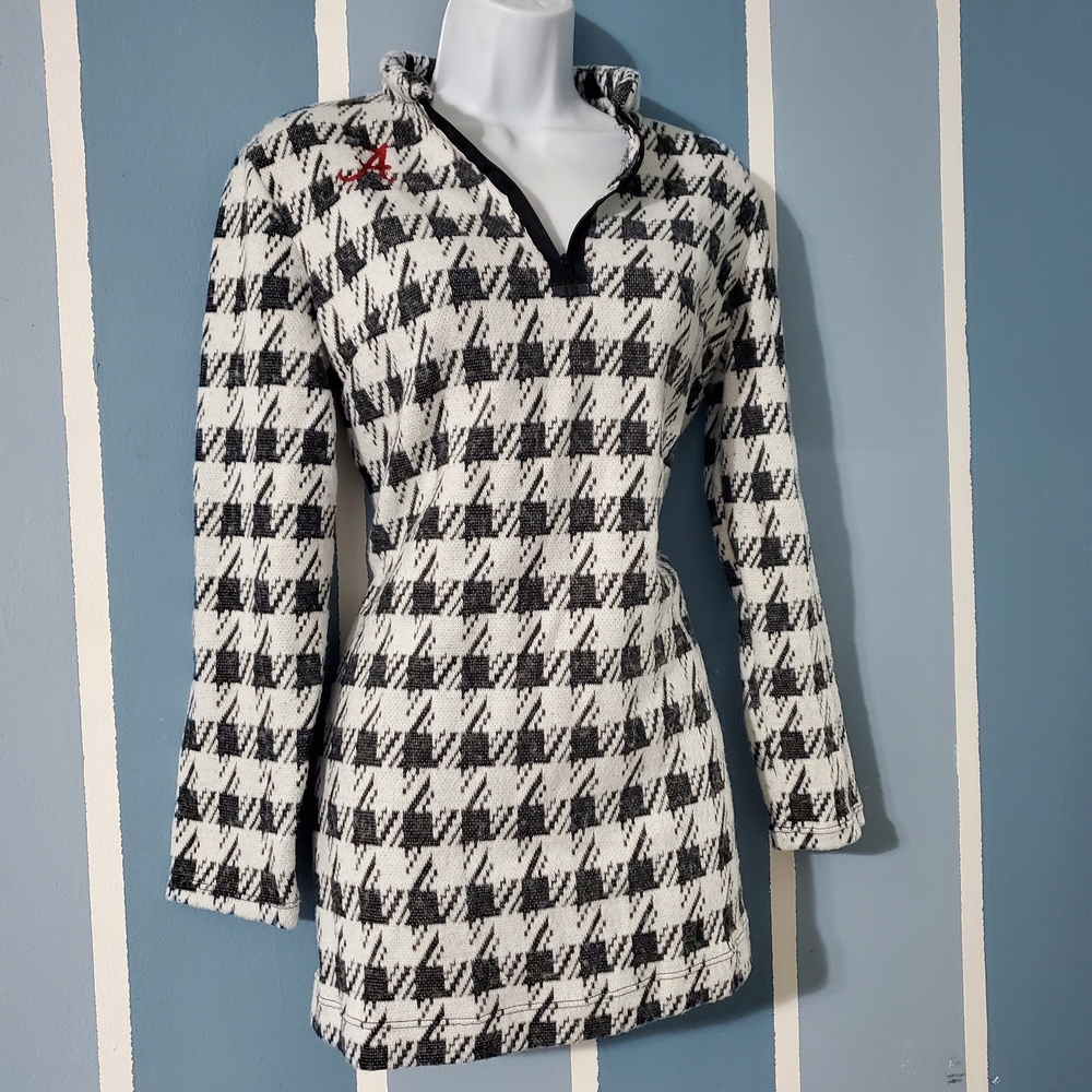 Alabama Crimson Tide Black and White Houndstooth V-Neck Tunic Sweater